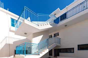 Sunlight Apartments Klorakas Exterior photo